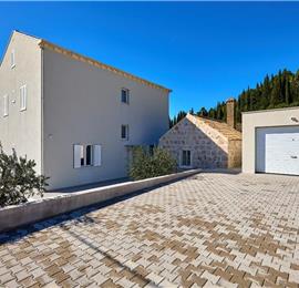 4 Bedroom Villa with Jacuzzi and Seaview in Orašac, Dubrovnik, Sleeps 9
